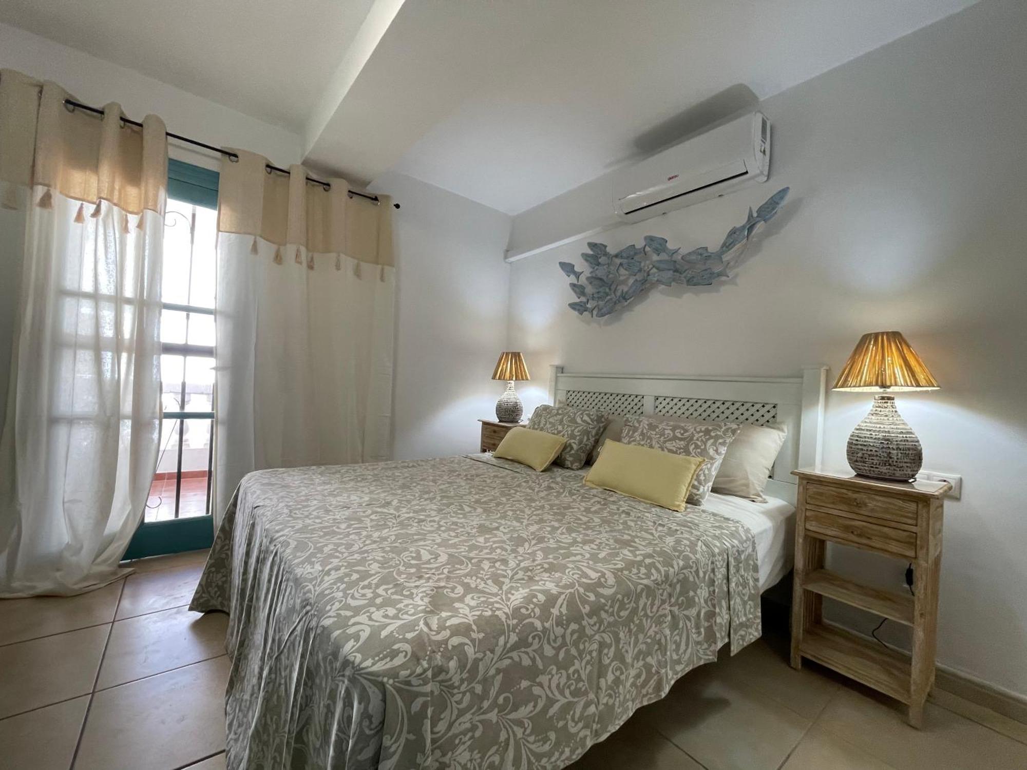 Port Royal Apartments, Heated Pool, Speed Wifi, Terrace Арона Екстериор снимка