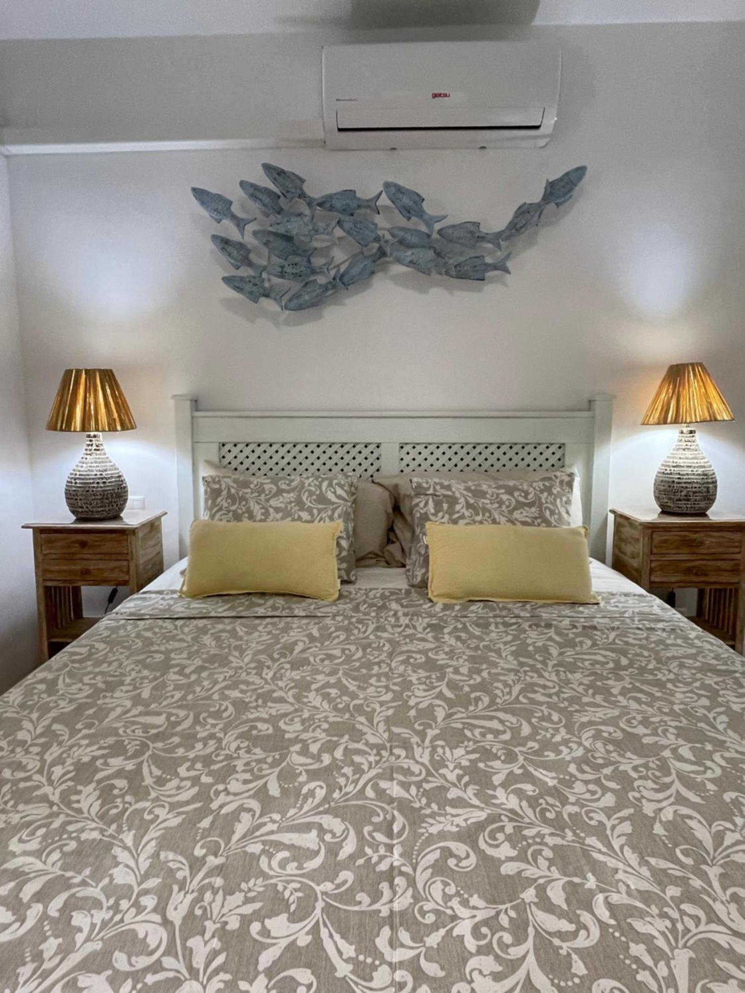 Port Royal Apartments, Heated Pool, Speed Wifi, Terrace Арона Екстериор снимка